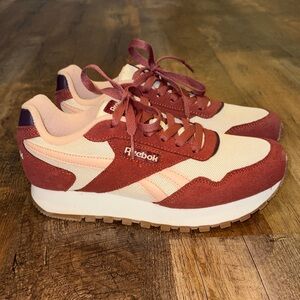 Reebok maroon color clock sneakers size 7.5